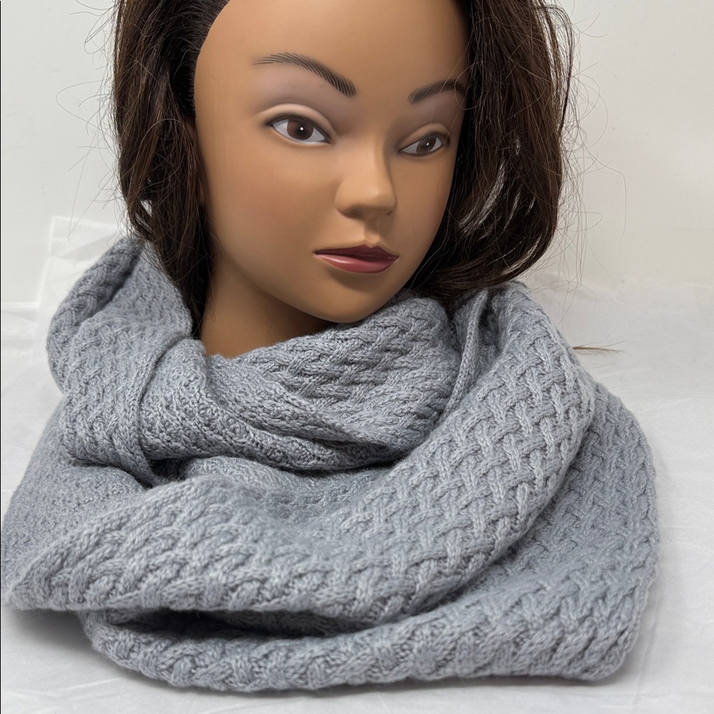 Banana Republic Soft Gray Knit Infinity Scarf soft wool blend